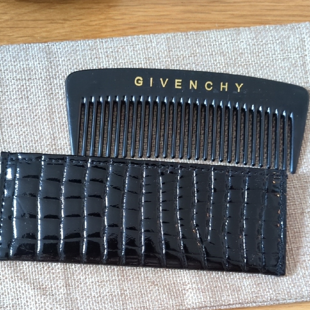 Givency Comb With Case